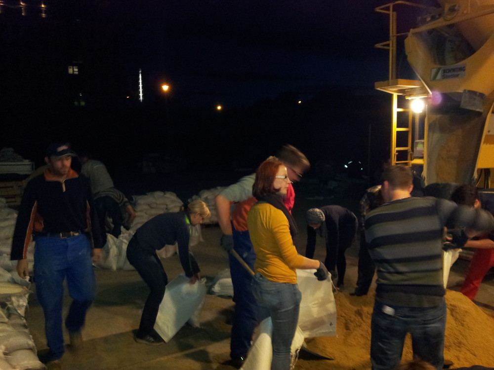 Sandsack befüllen